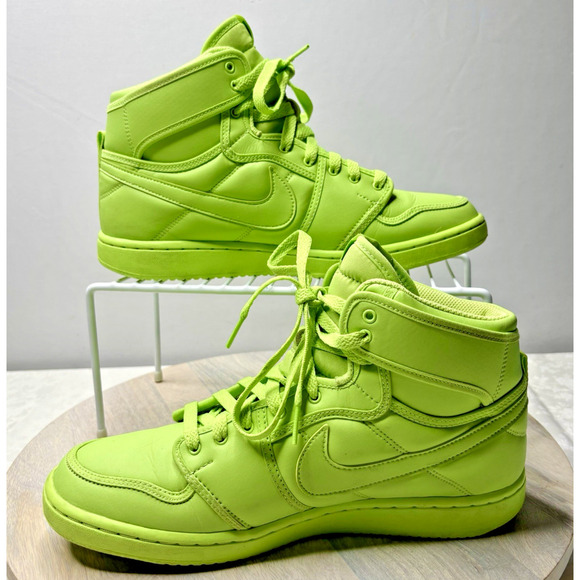 Size 10.5 - Billie Eilish x Air Jordan 1 Green Nike - Picture 8 of 14